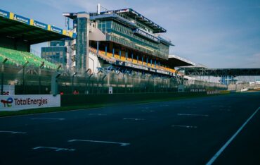 Circuit du GP Moto Le Mans 2025, à 5km de notre hôtel 9Wagram.